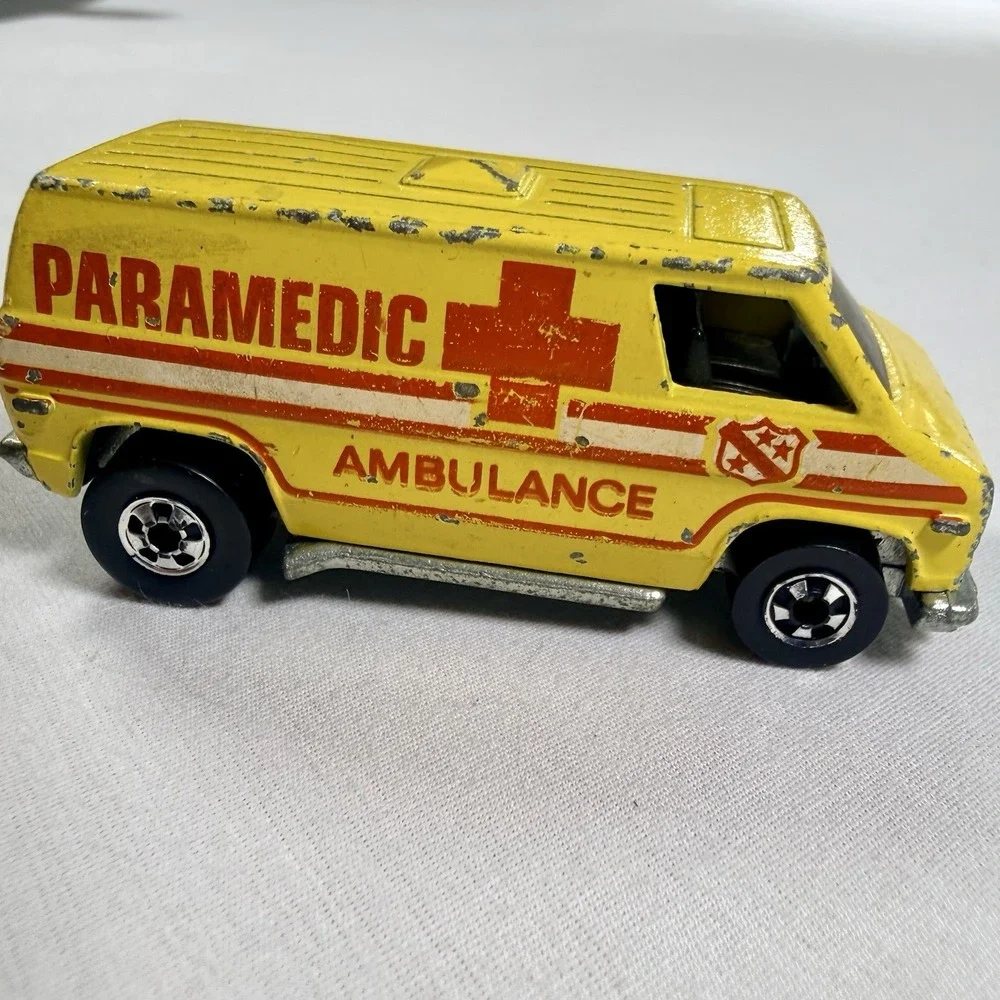 Vintage 1974 Hot Wheels Paramedic Ambulance Yellow Red Diecast 1:64 Hong Kong